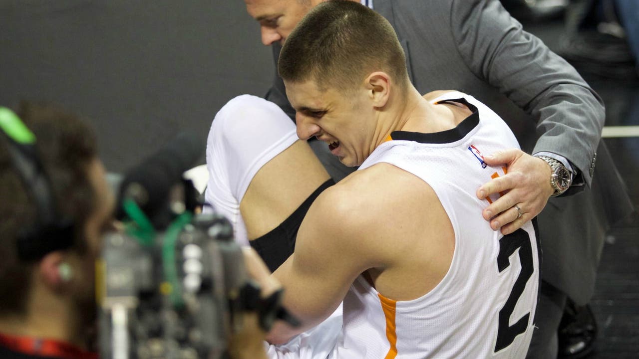 Len injures ankle as Suns' road struggles continue